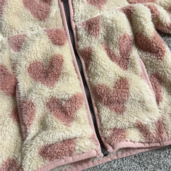 Hanna Andersson Print Recycled Marshmallow Fleece Jacket in Oat Hearts Size 2T - Picture 6 of 15